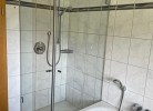 Badewanne und Dusche